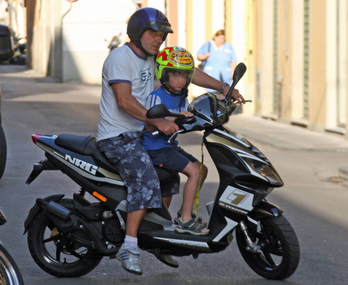 Moto, vietato portare i bimbi