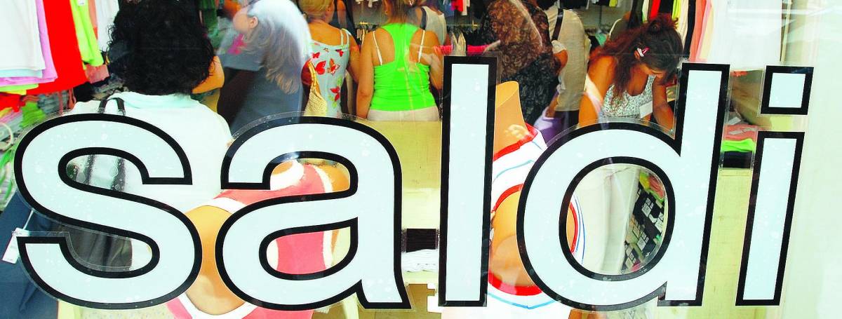 Shopping, i saldi partono sabato ma nei negozi già fioccano le offerte