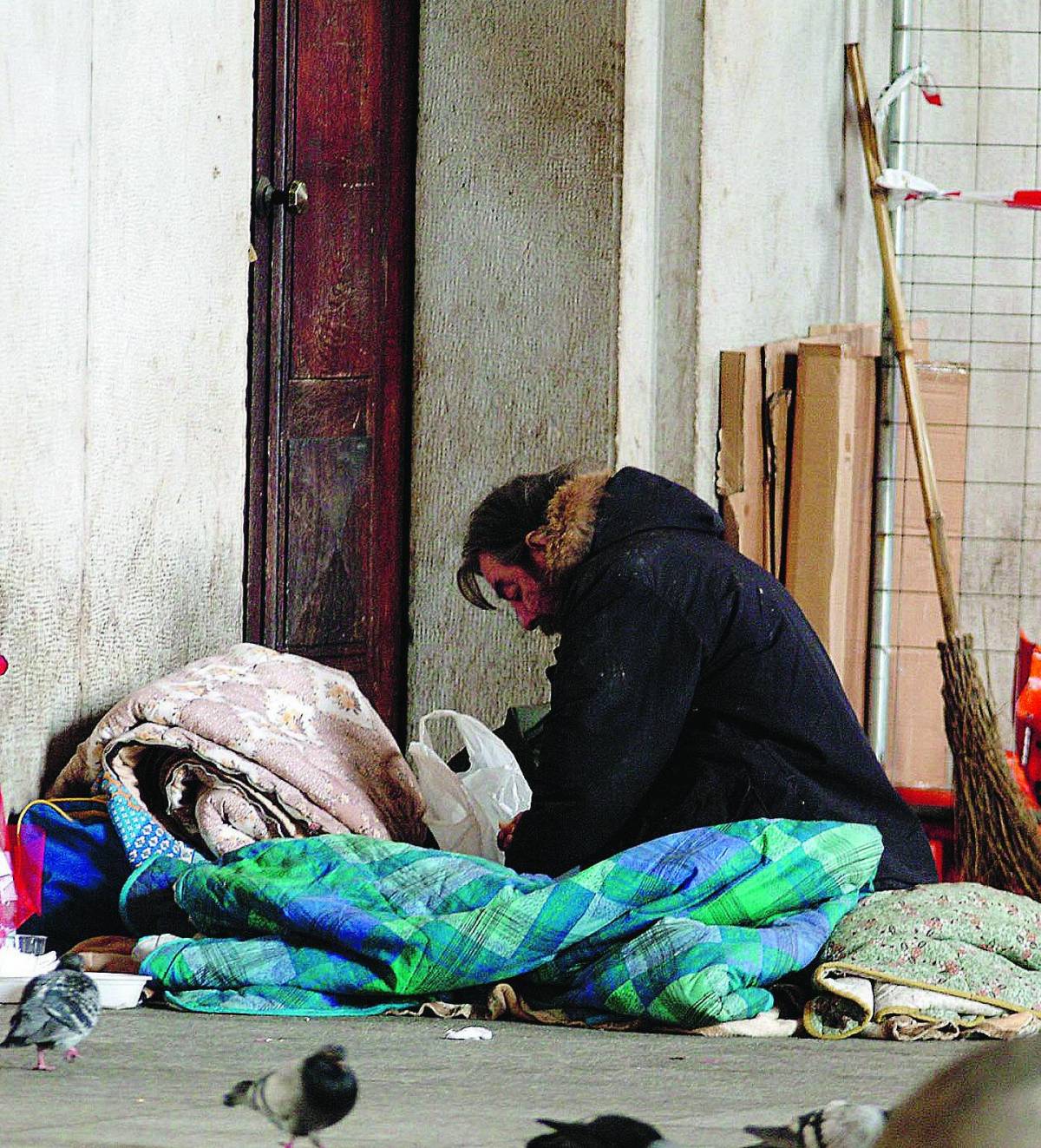 Rapporto Caritas: i nuovi poveri sono le donne straniere