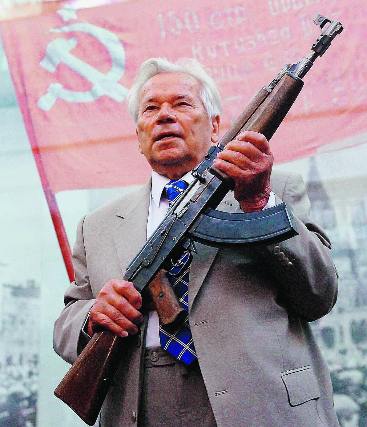 Il Kalashnikov compie 60 anni Al suo papà gli auguri di Putin