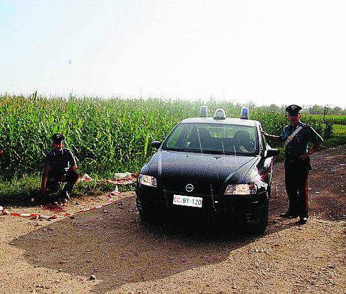 La picchia per farla abortire e seppellisce il feto: arrestato