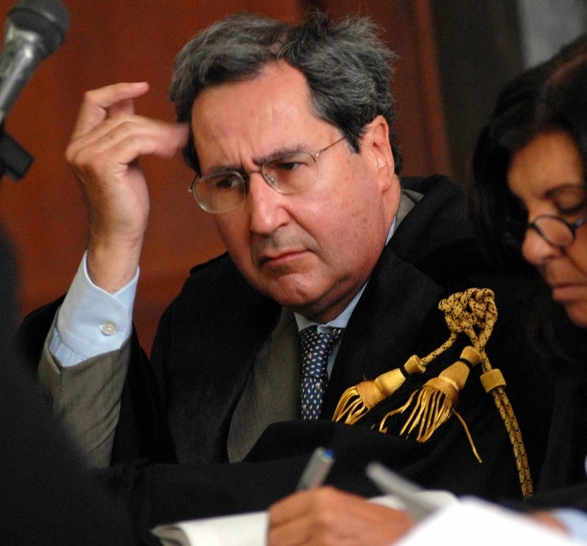 L'avvocato Bovio si è sparato nel suo studio
