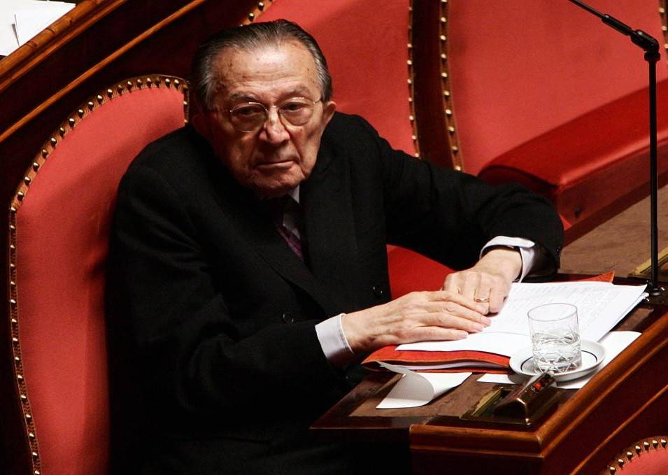 Giustizia, l’Unione si salva in Senato col voto di Andreotti