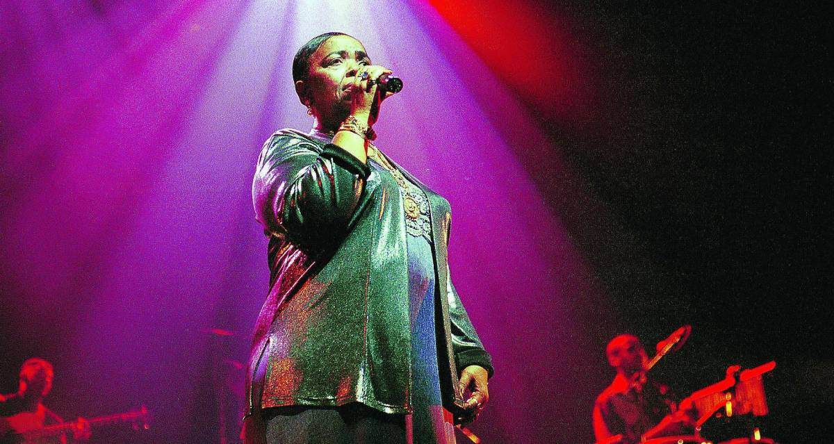 CESARIA EVORA «diva scalza»   Voce struggente da Capo Verde