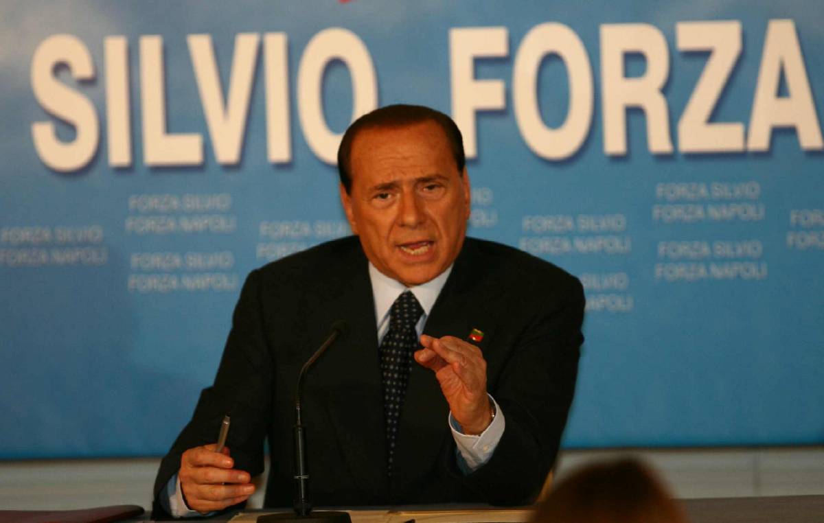 Berlusconi: "Esecutivo figlio dei brogli"