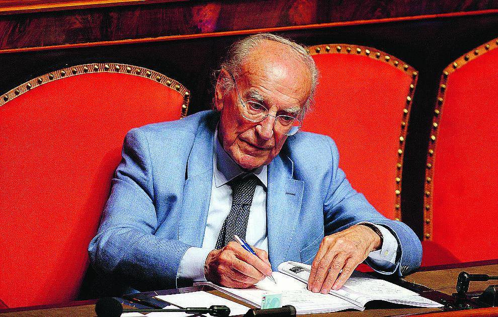 Contrordine, Selva non si dimette più