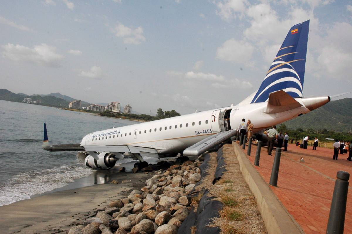 Aereo fuoripista, tragedia sfiorata in Colombia