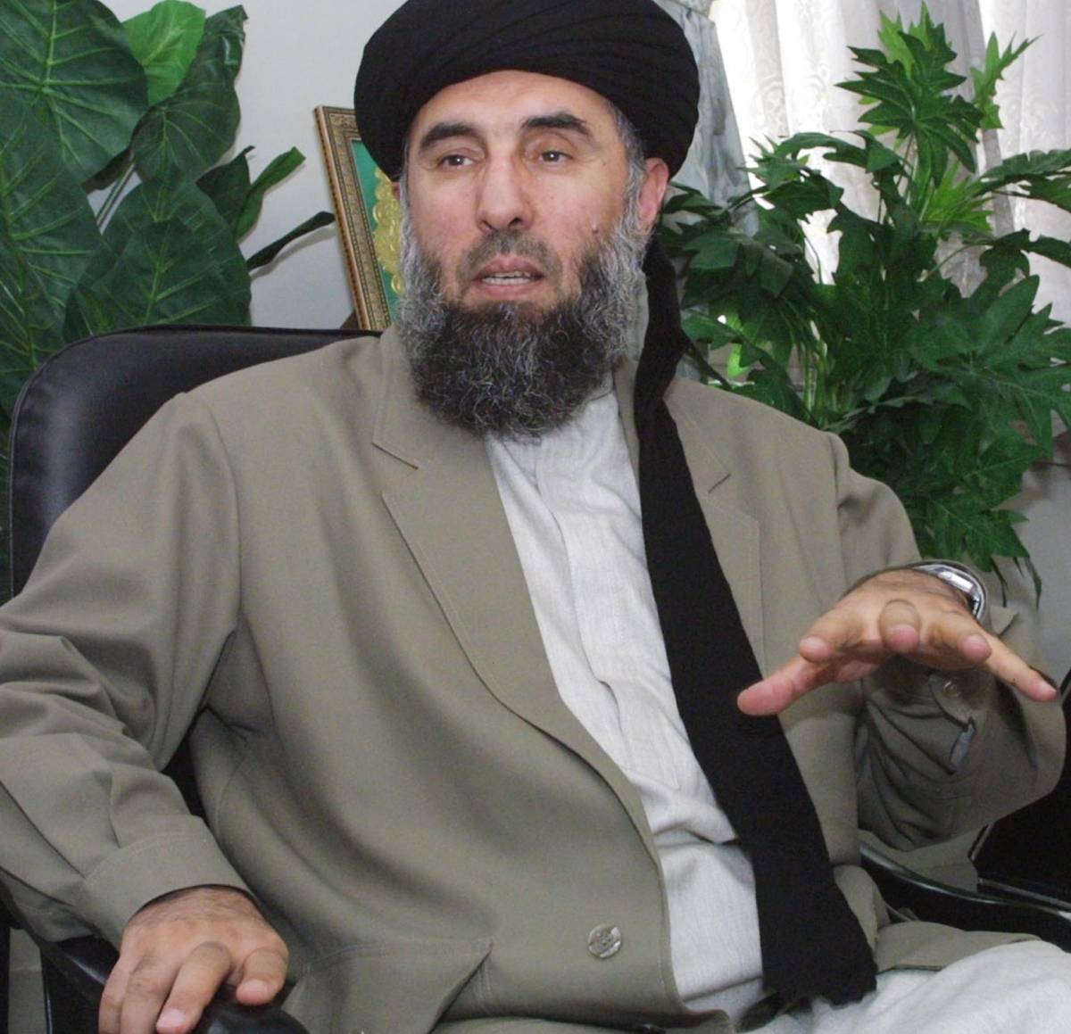 Kabul, Hekmatyar prima annuncia: basta guerra a Karzai. Poi smentisce