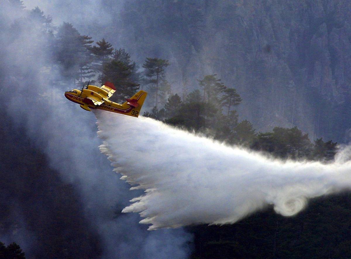 Emergenza incendi, brucia il Centro-Sud