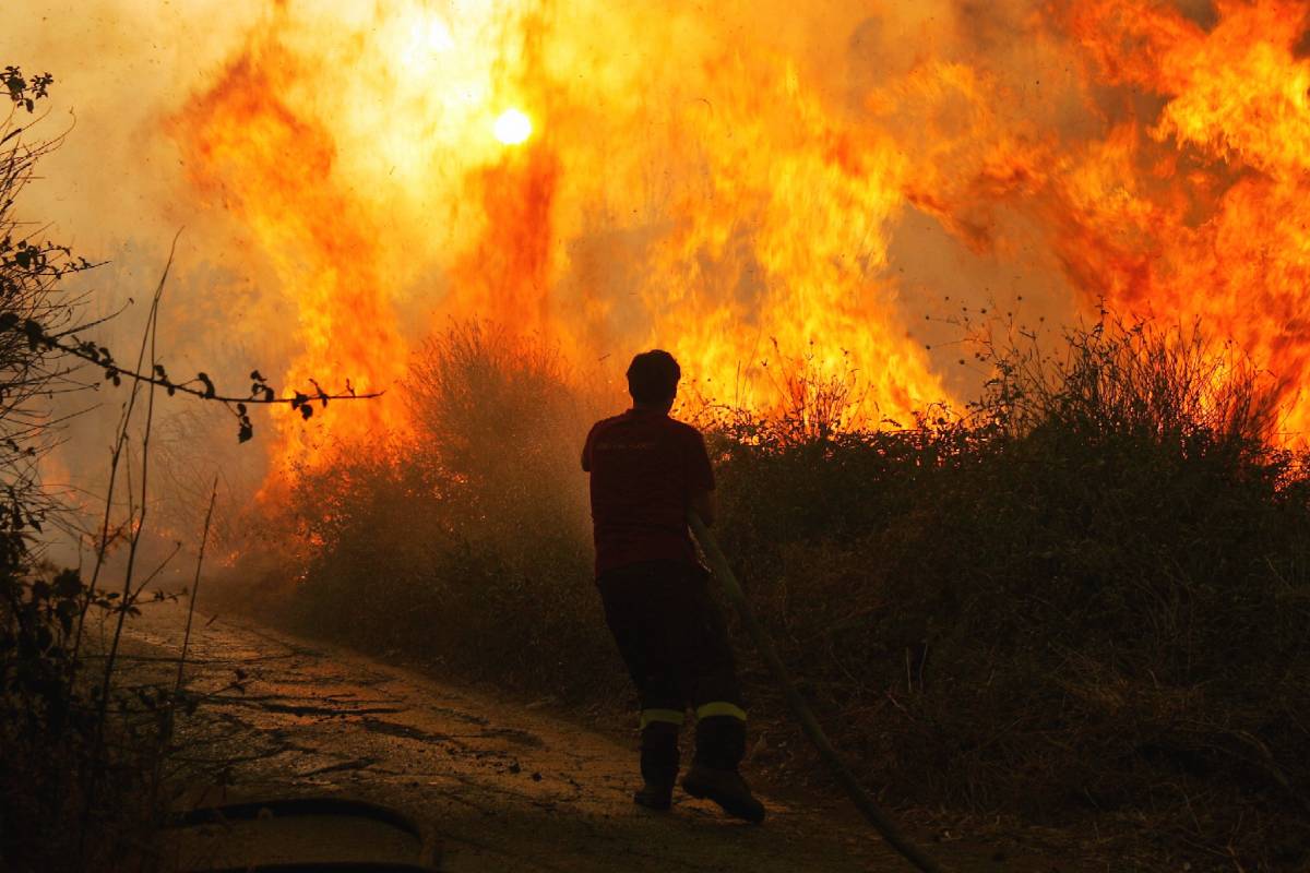 L'Italia nella morsa degli incendi 
Peschici: quattro morti, molti feriti