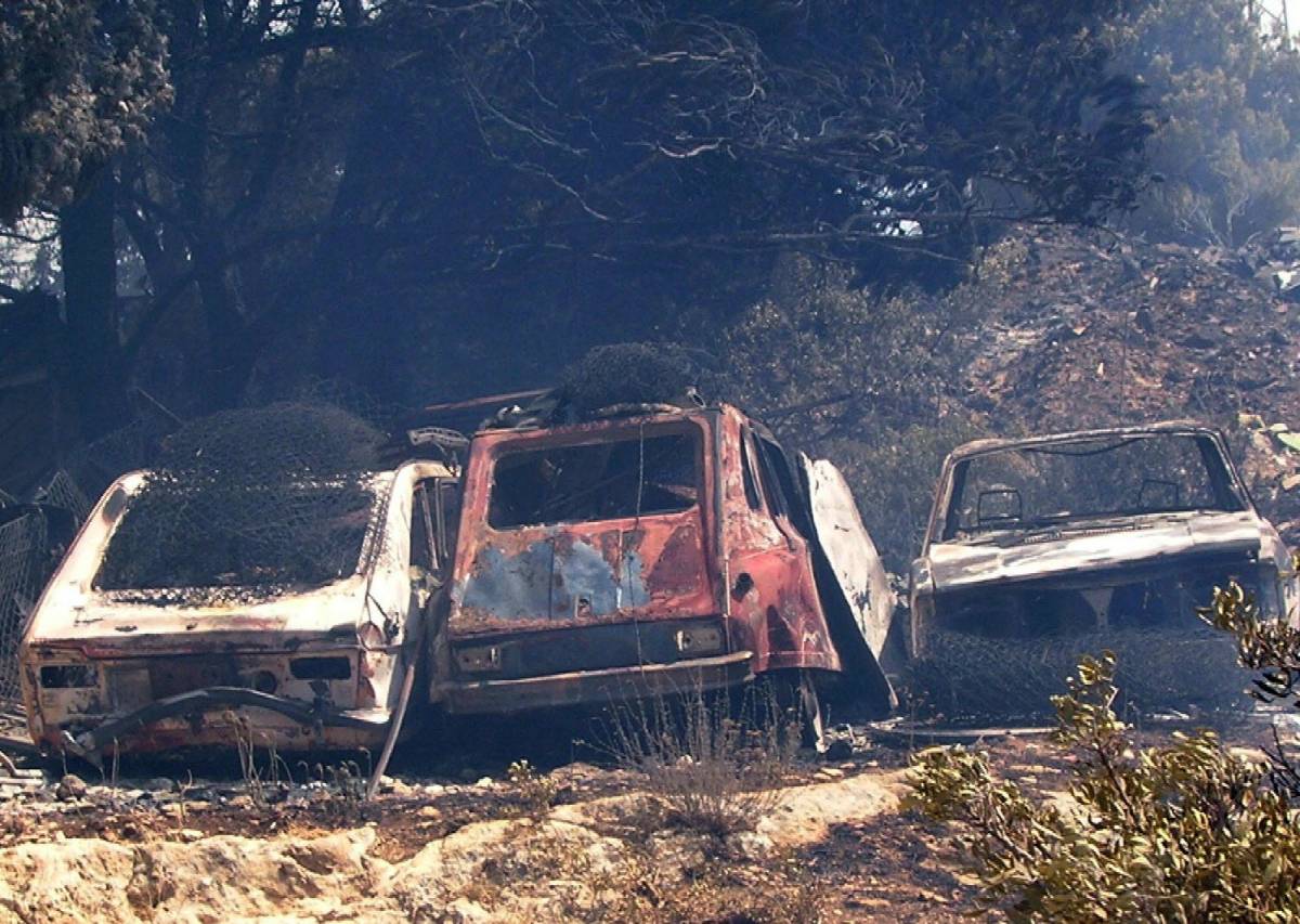 Quattro morti e 4mila sfollati, 
fuga dal Gargano in fiamme