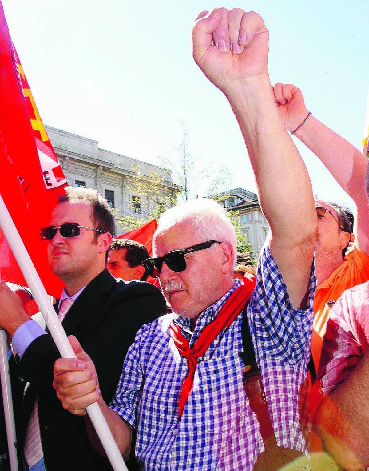 Compagno Pesce addio In piazza scendono i «nuovi partigiani»