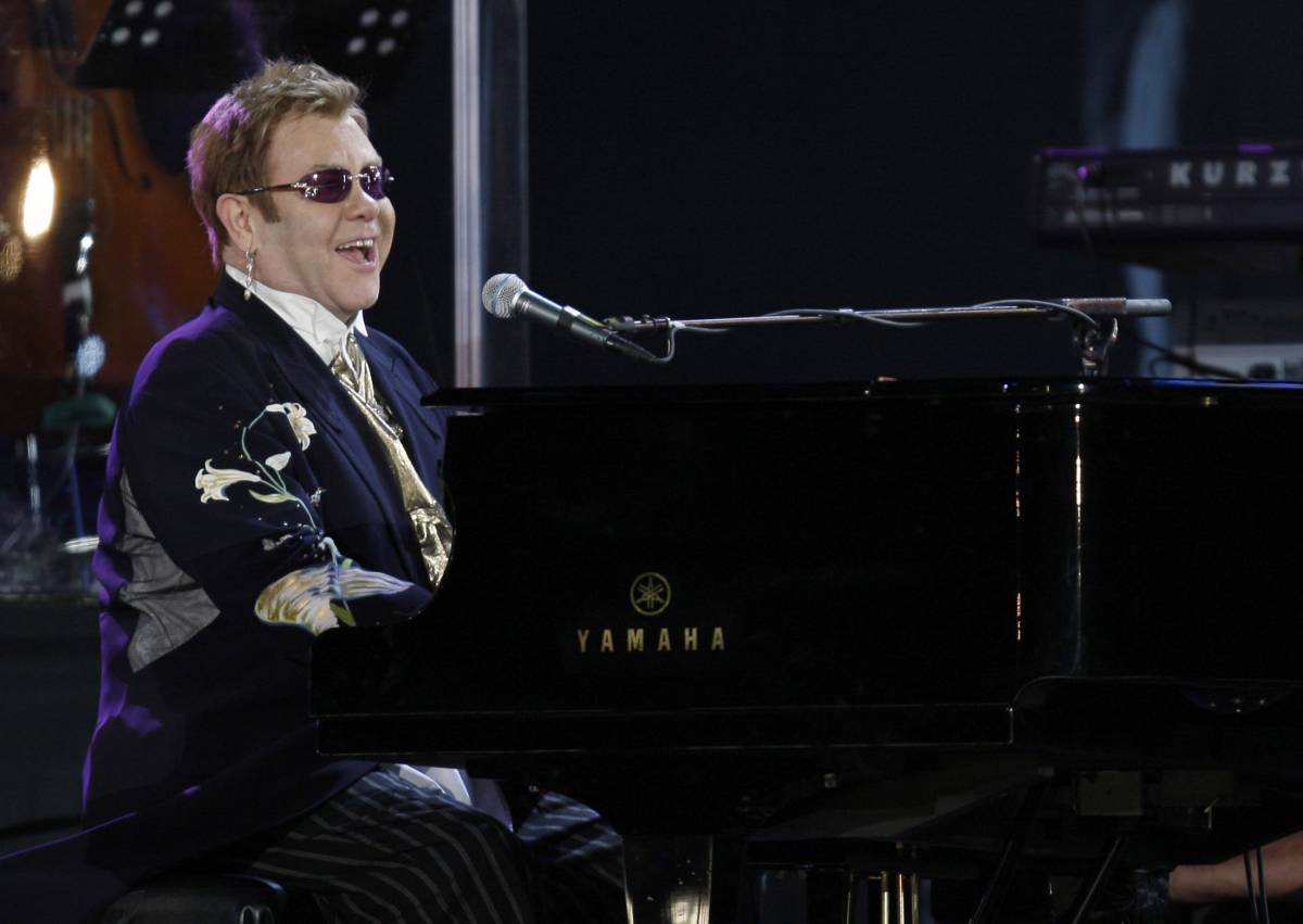 Elton John: "Chiudete internet per 5 anni, rovina la musica"