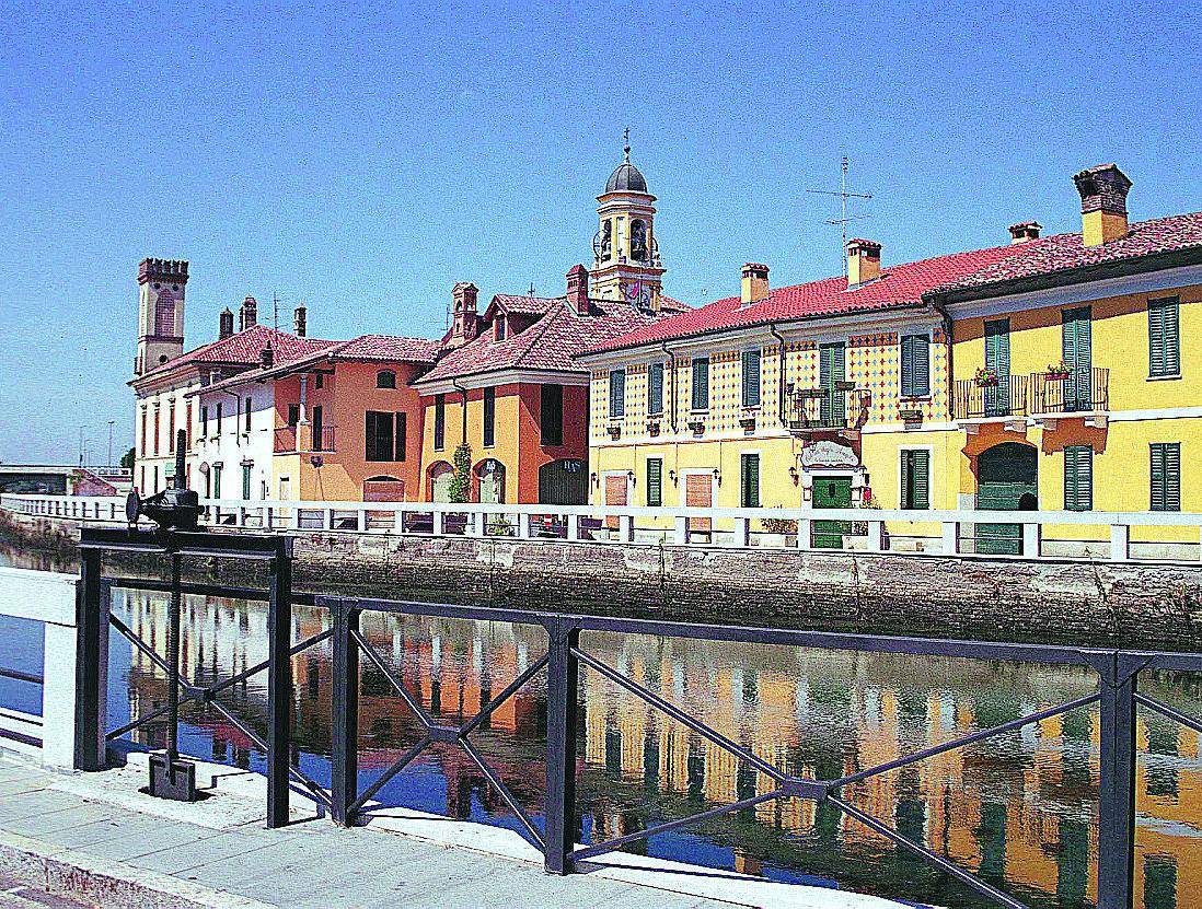 Il Naviglio Grande cade a pezzi nonostante i rattoppi milionari