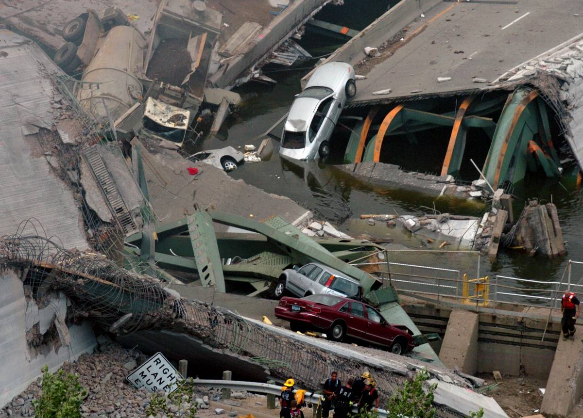 Mississippi, crolla ponte: 
nove morti, 20 i dispersi 