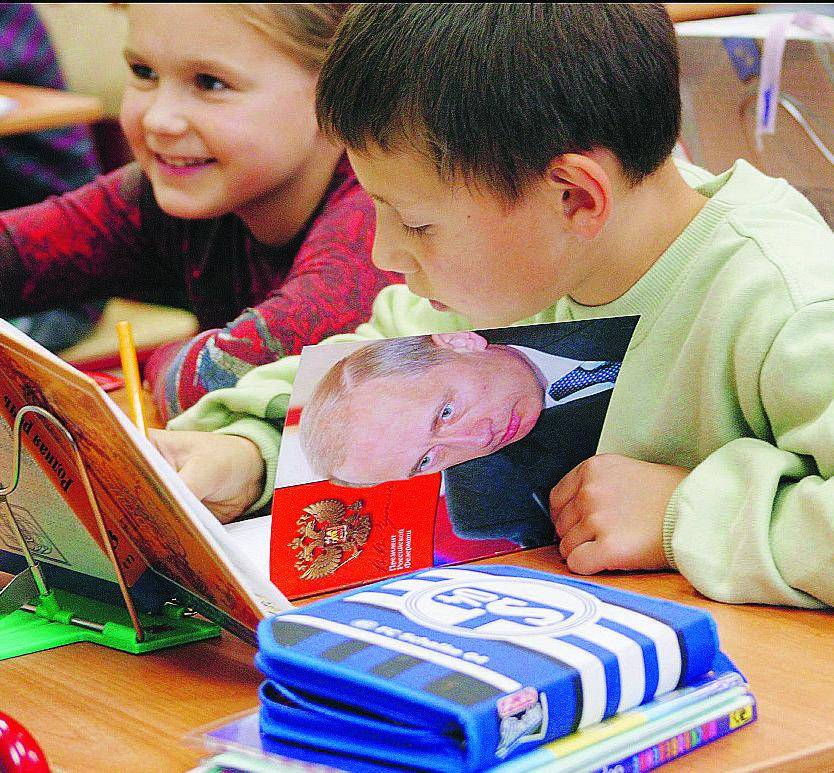 Anche sui libri di scuola cala la scure del Cremlino