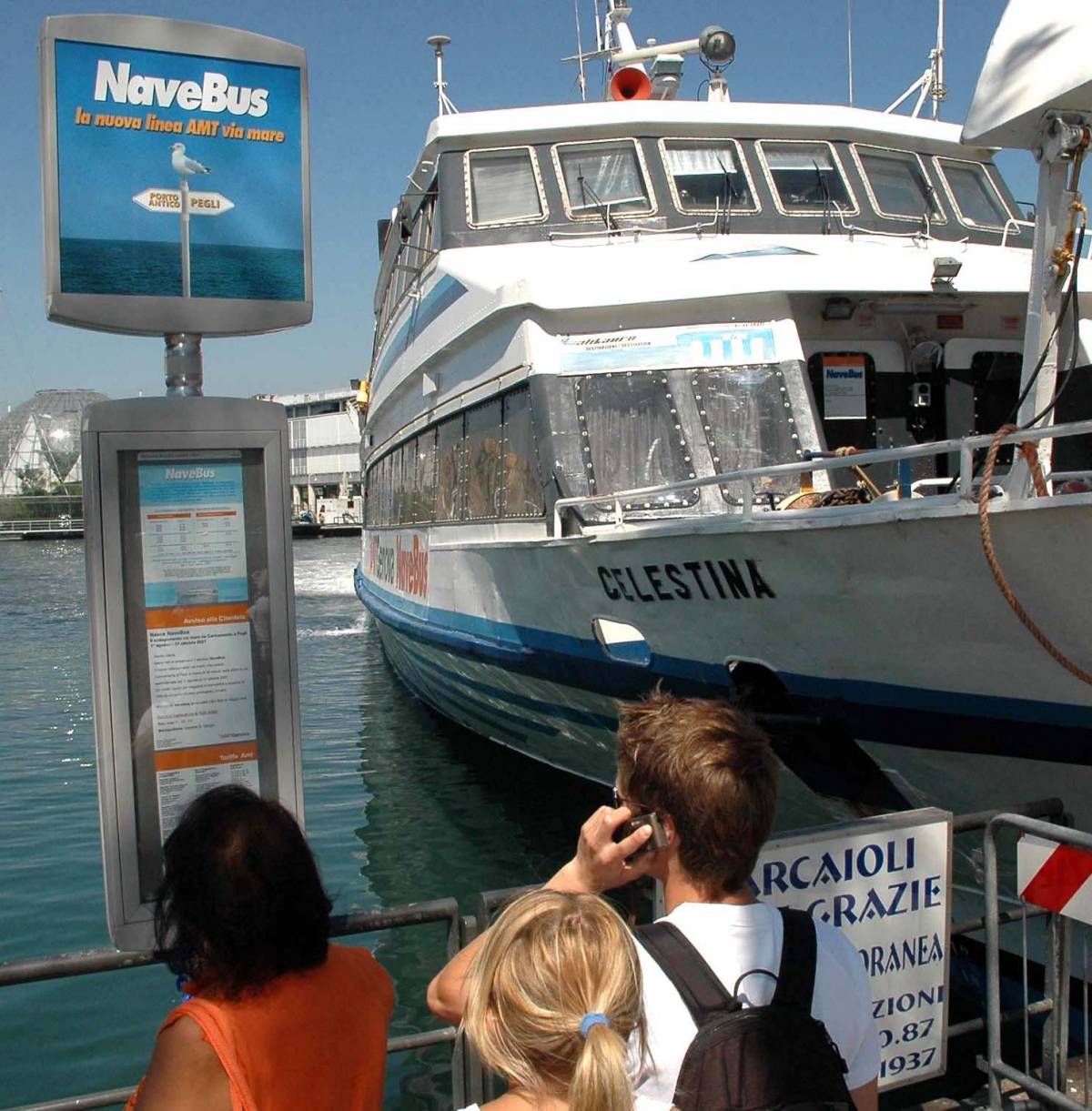 Boom di traghetti: i pendolari lasciano il treno per il mare