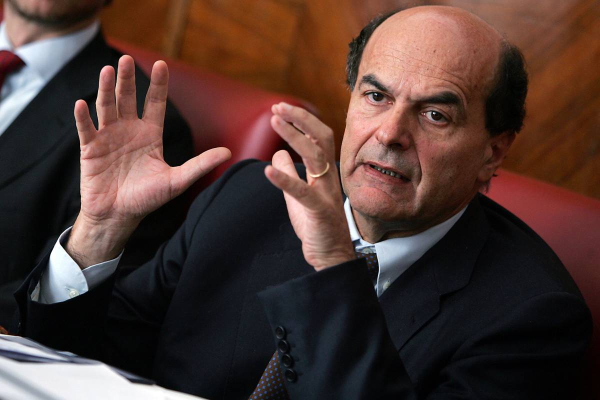 Bersani bacchetta i petrolieri: 
"Siate responsabili sui prezzi"