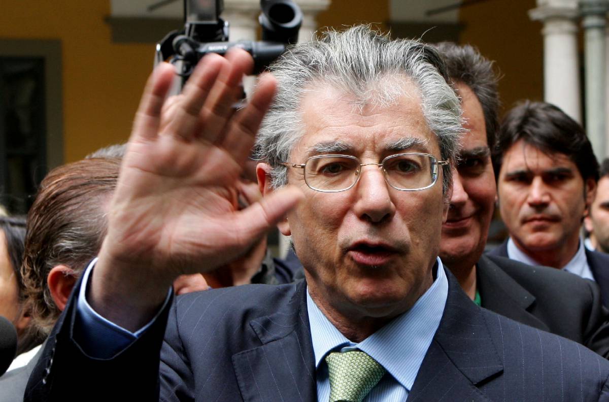 Bossi alla Cdl: "Sciopero 
fiscale per cacciare Prodi"