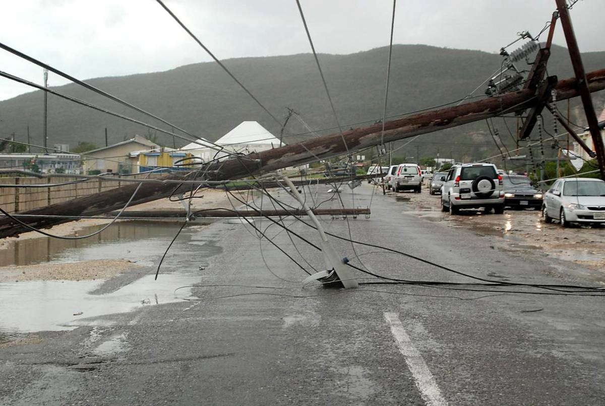 L'uragano Dean è arrivato in Messico, ma perde forza 