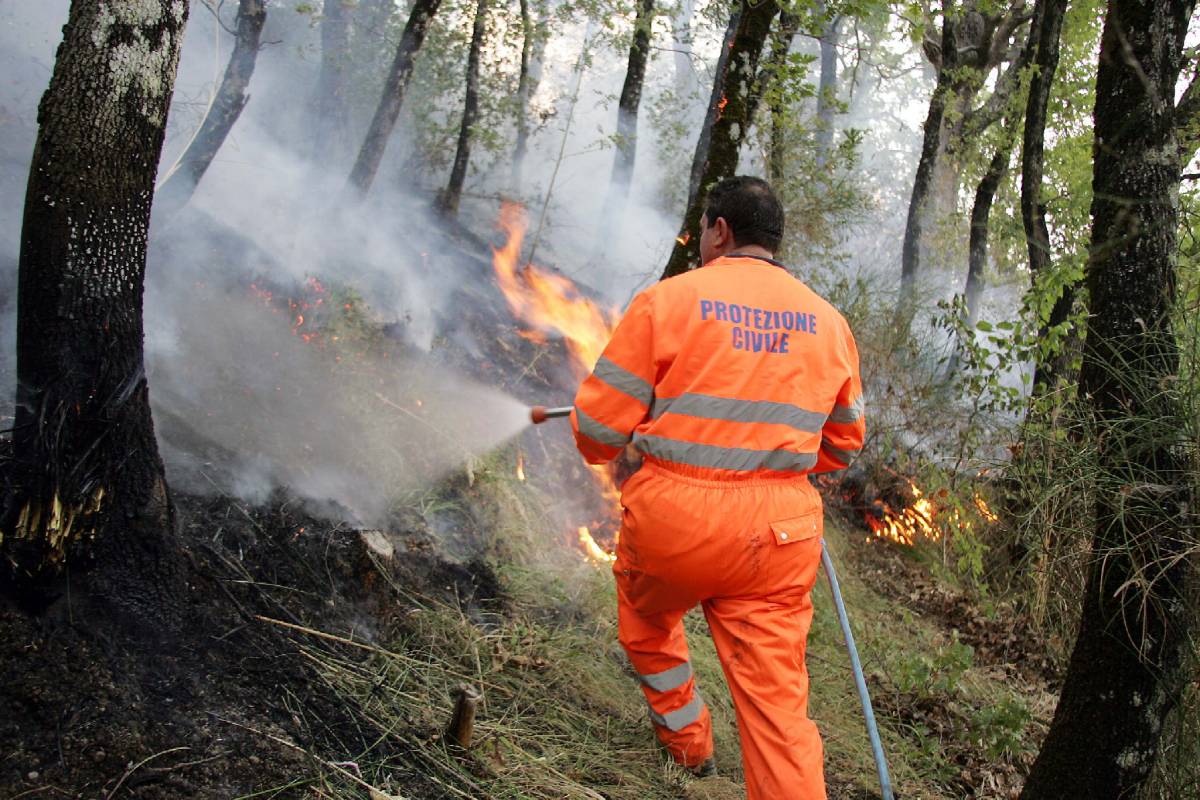 Ancora fiamme in tutta la Sicilia