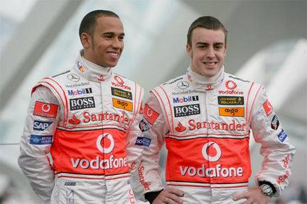 Tra Alonso e Hamilton la "guerra dei Roses"