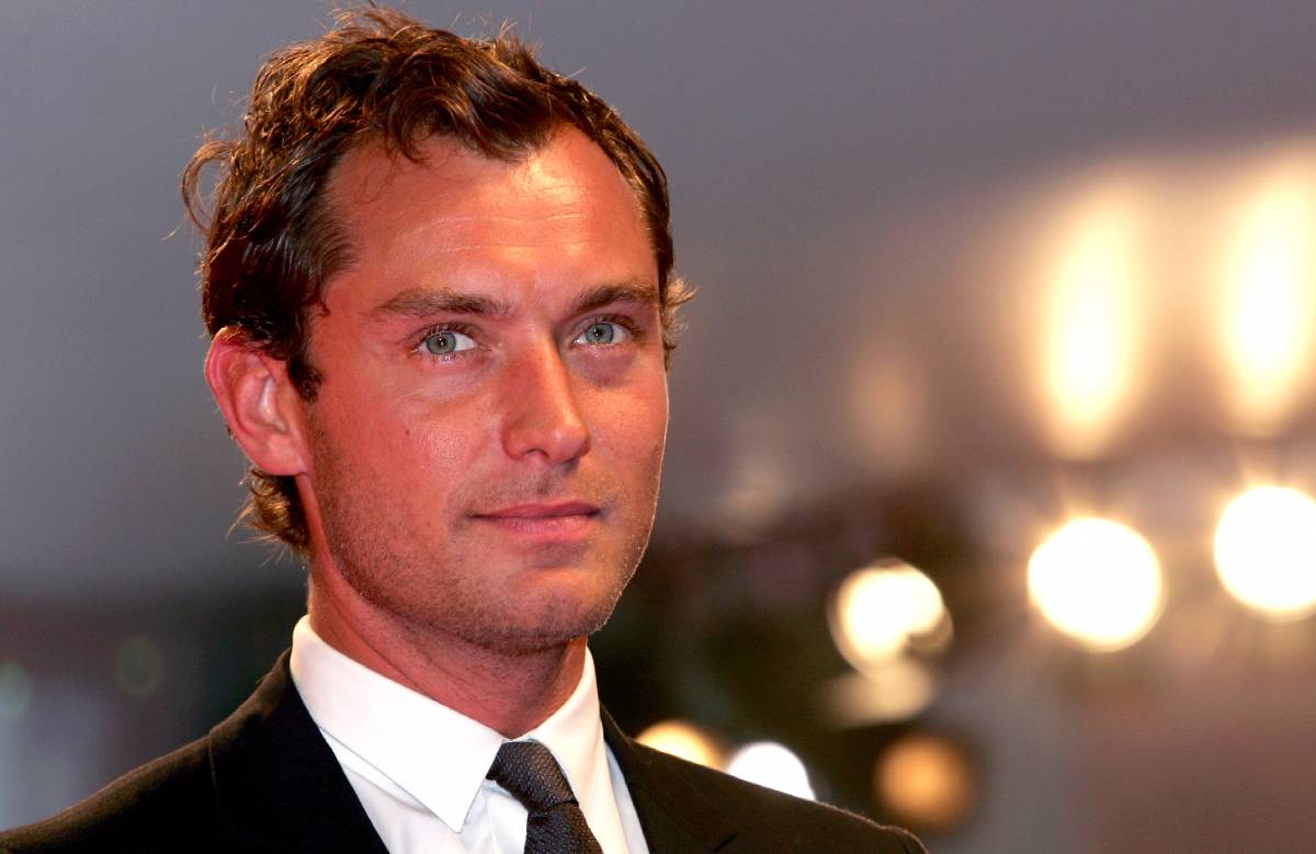 Jude Law prende in giro Caine: "Fra 40 anni avrò il tuo ruolo"