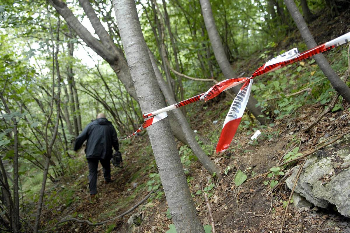 Lecco, cadaveri nel bosco: una pista conduce in Toscana