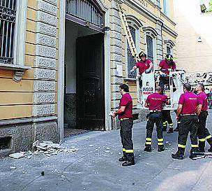 Crolla cornicione delle elementari