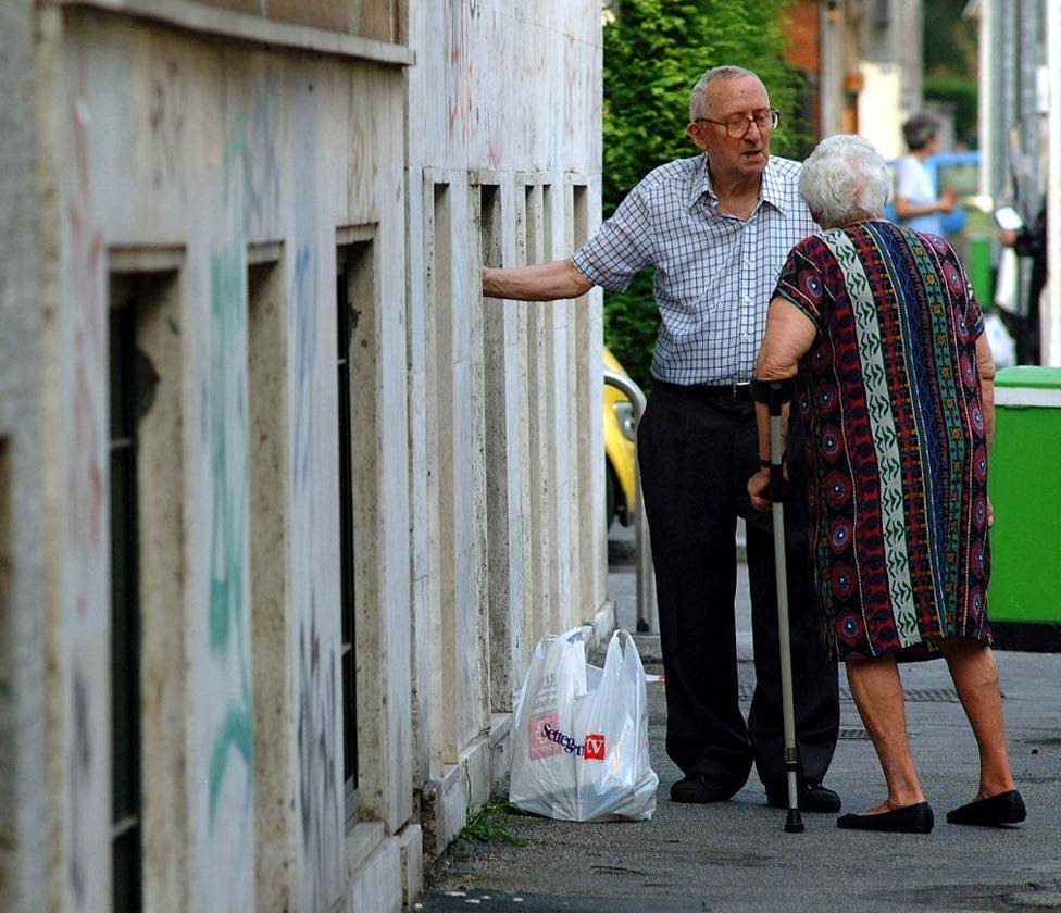 «Noi anziani condannati alla paura in casa»