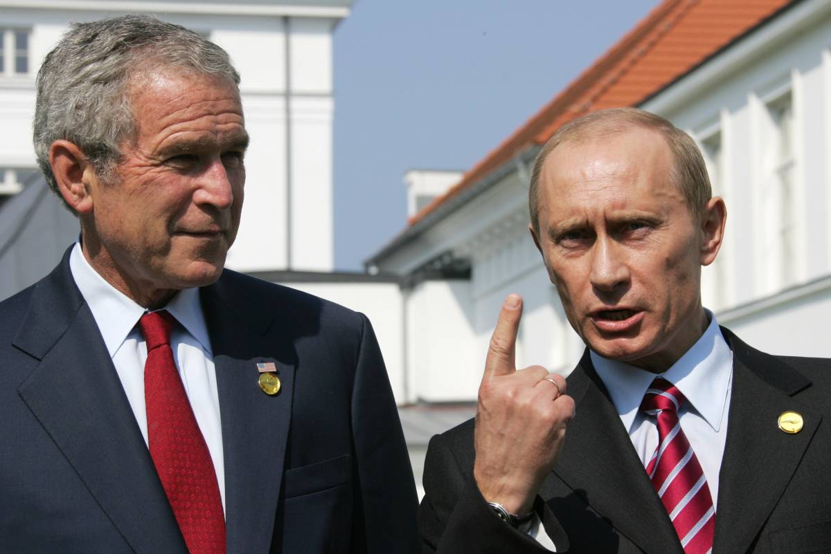 Irak, Putin: "Bush indichi 
la data del ritiro delle truppe"