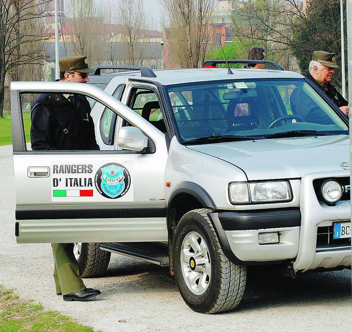 Rangers nei boschi a caccia dei rom