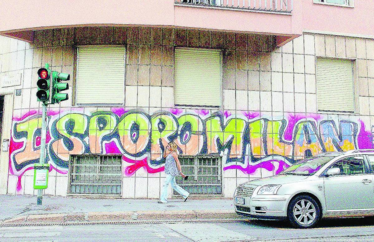 In Darsena guerra tra graffitari e Comune