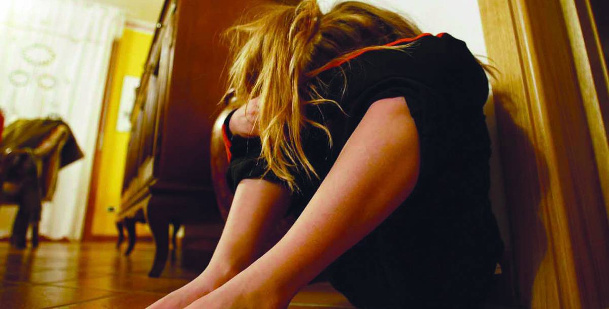 Taranto, in otto diffondono film porno 
della compagna di classe: denunciati