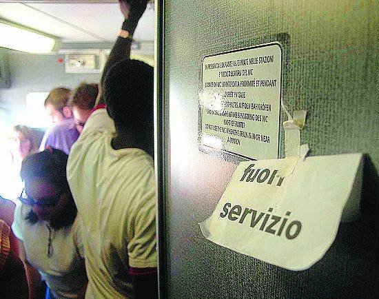 Paura sul treno fermo un’ora in galleria