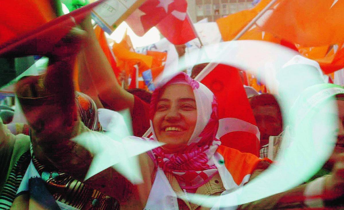 Turchia, svolta islamica: "È ora che il velo entri nelle università"