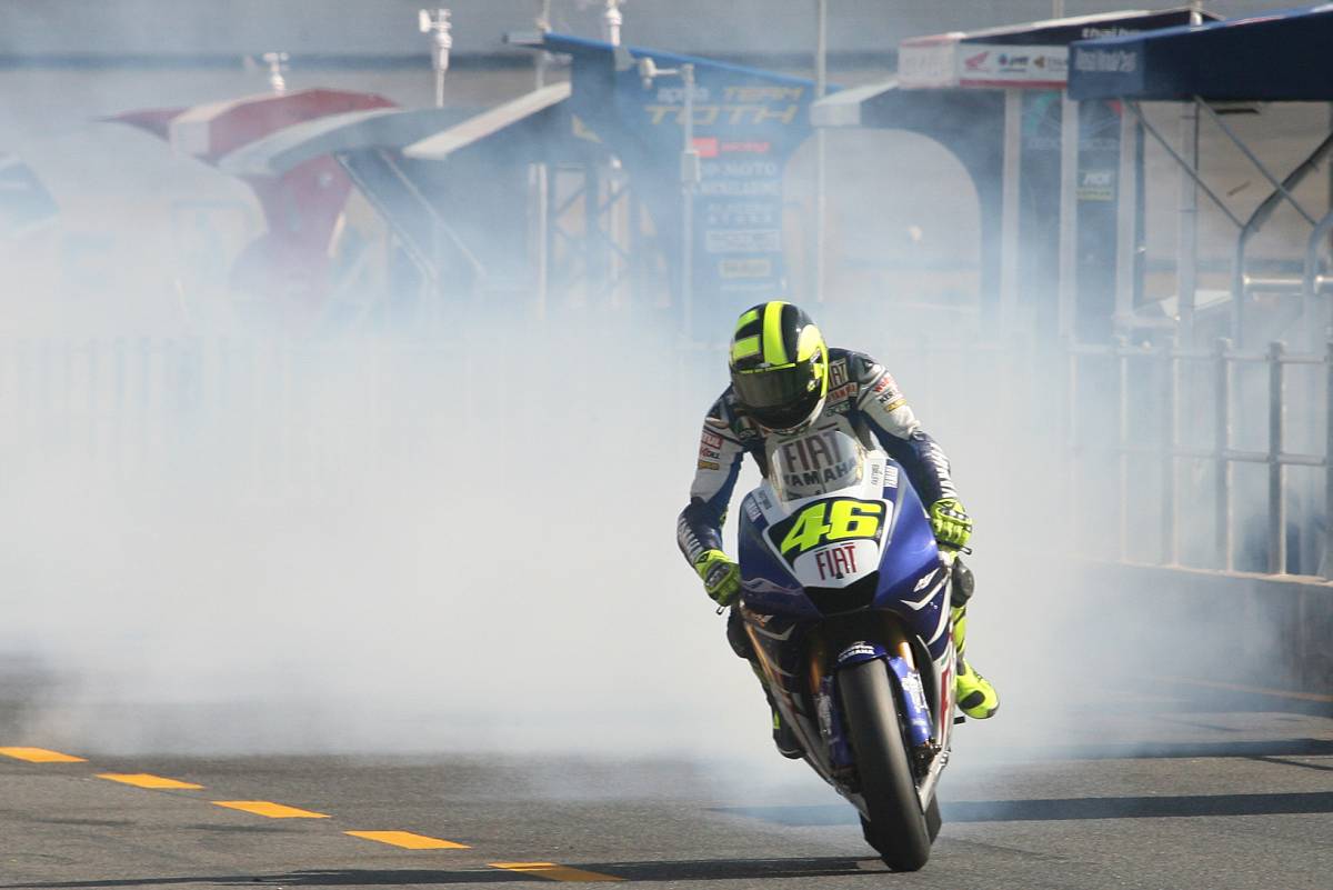 MotoGp, Rossi manda 
a fuoco un altro motore