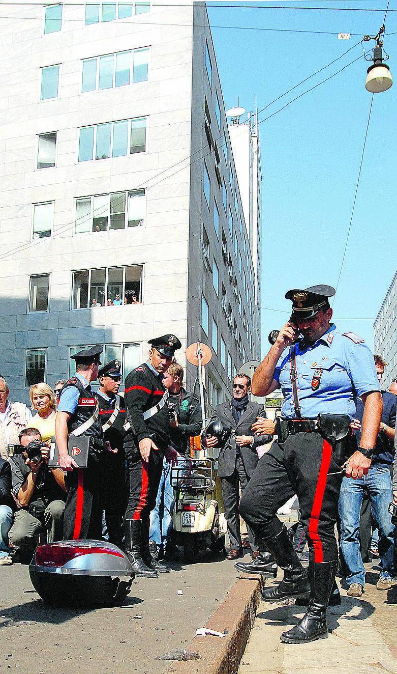 Sospetta bomba in via Turati: traffico e metropolitana in tilt