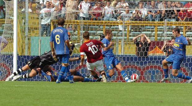 Roma-Juve: gol e spettacolo 
L'Inter soffre a Livorno