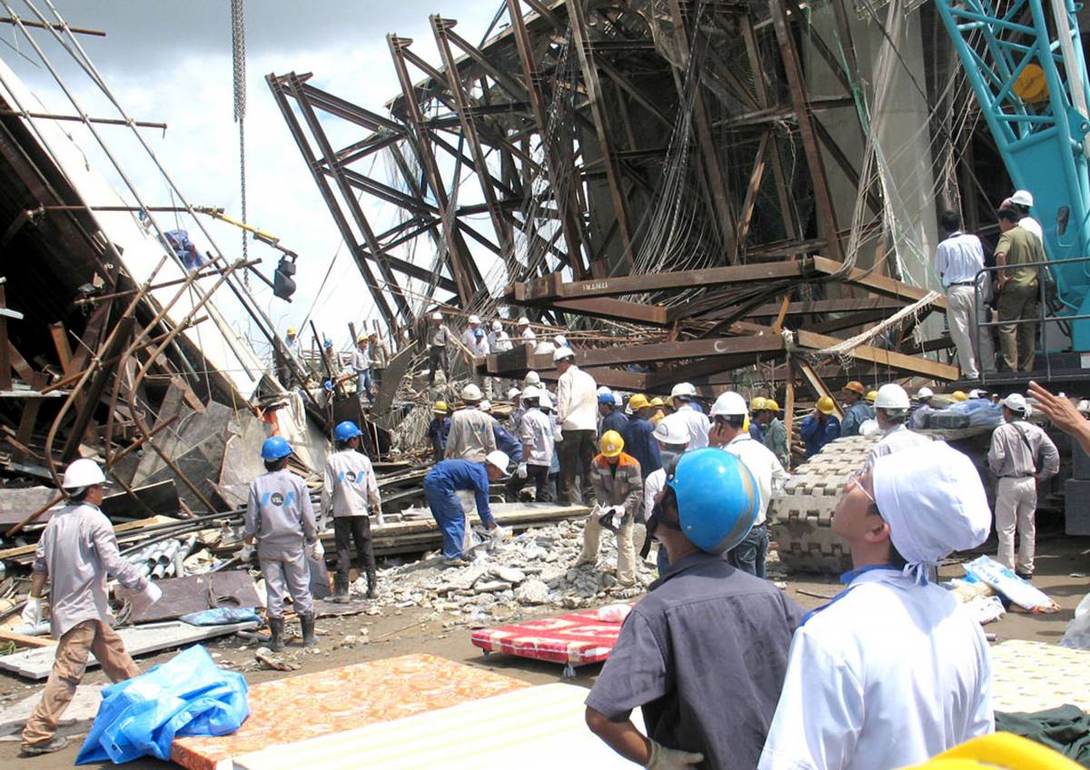 Vietnam, crolla un ponte: 60 morti