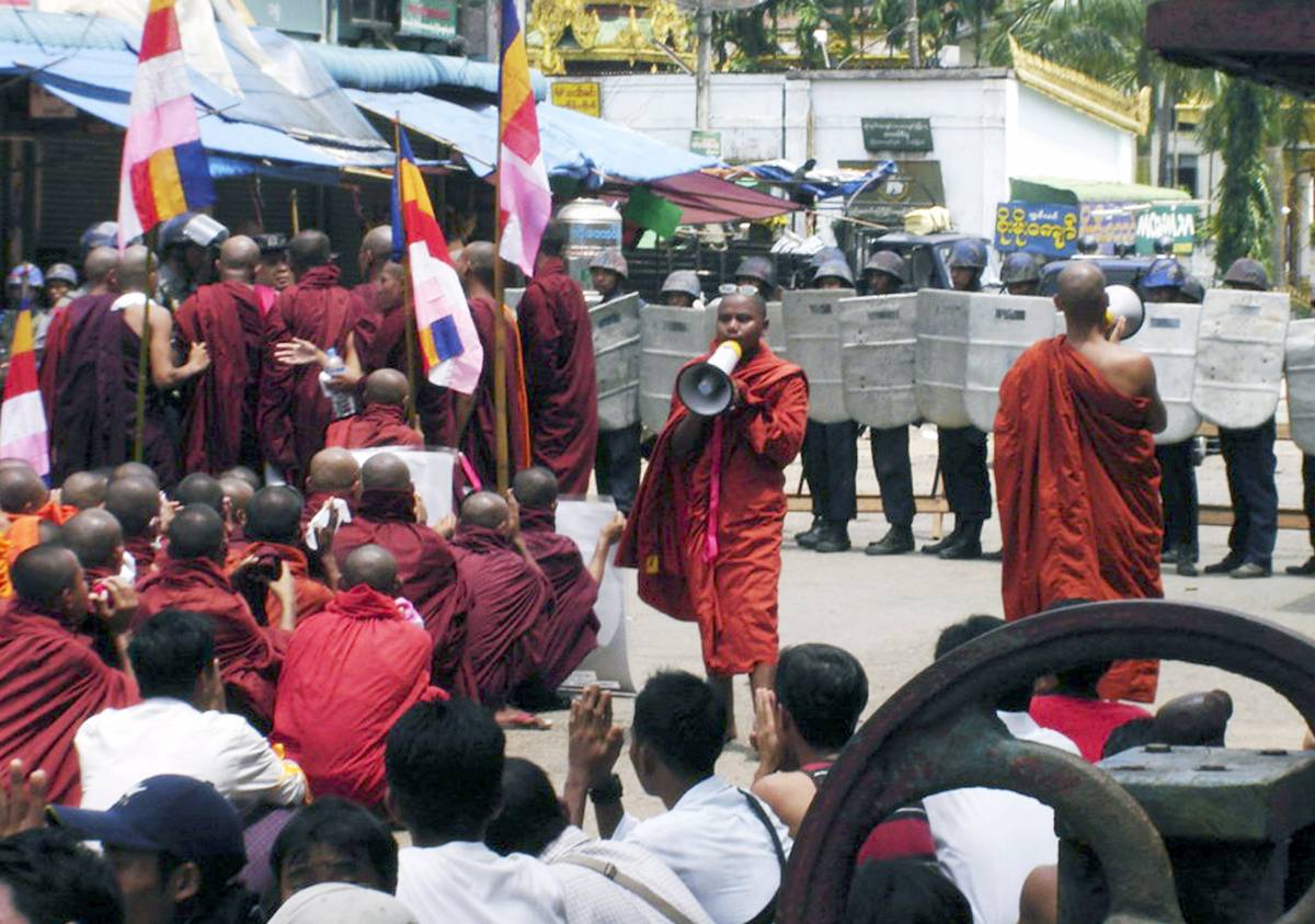 Myanmar, 5 morti. Si riunisce l'Onu