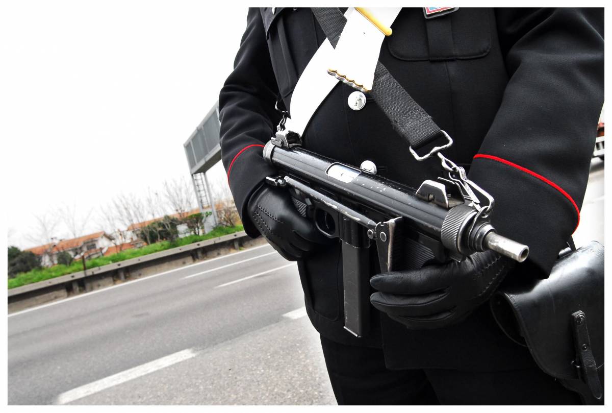 Rischia il carcere chi non si ferma all'alt dei carabinieri