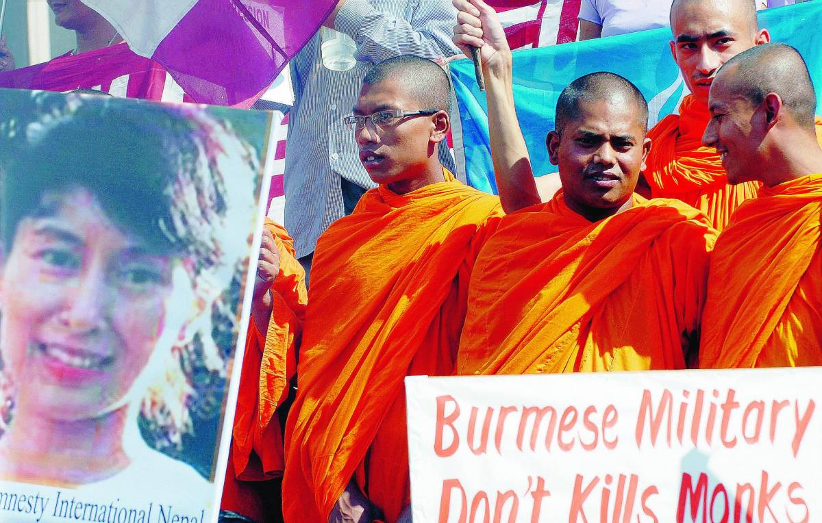 "Noi monaci non rinunceremo alla protesta"