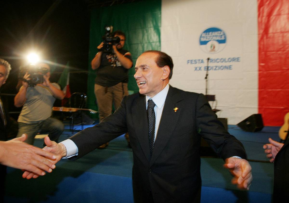 Berlusconi: a gennaio sarà crisi, non ce la fanno più