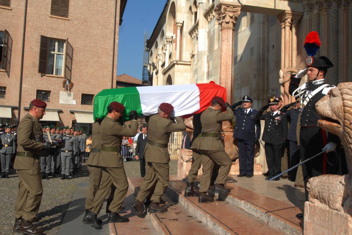 D'Auria, l'ultimo saluto 
Cancellata scritta  
offensiva sul Duomo