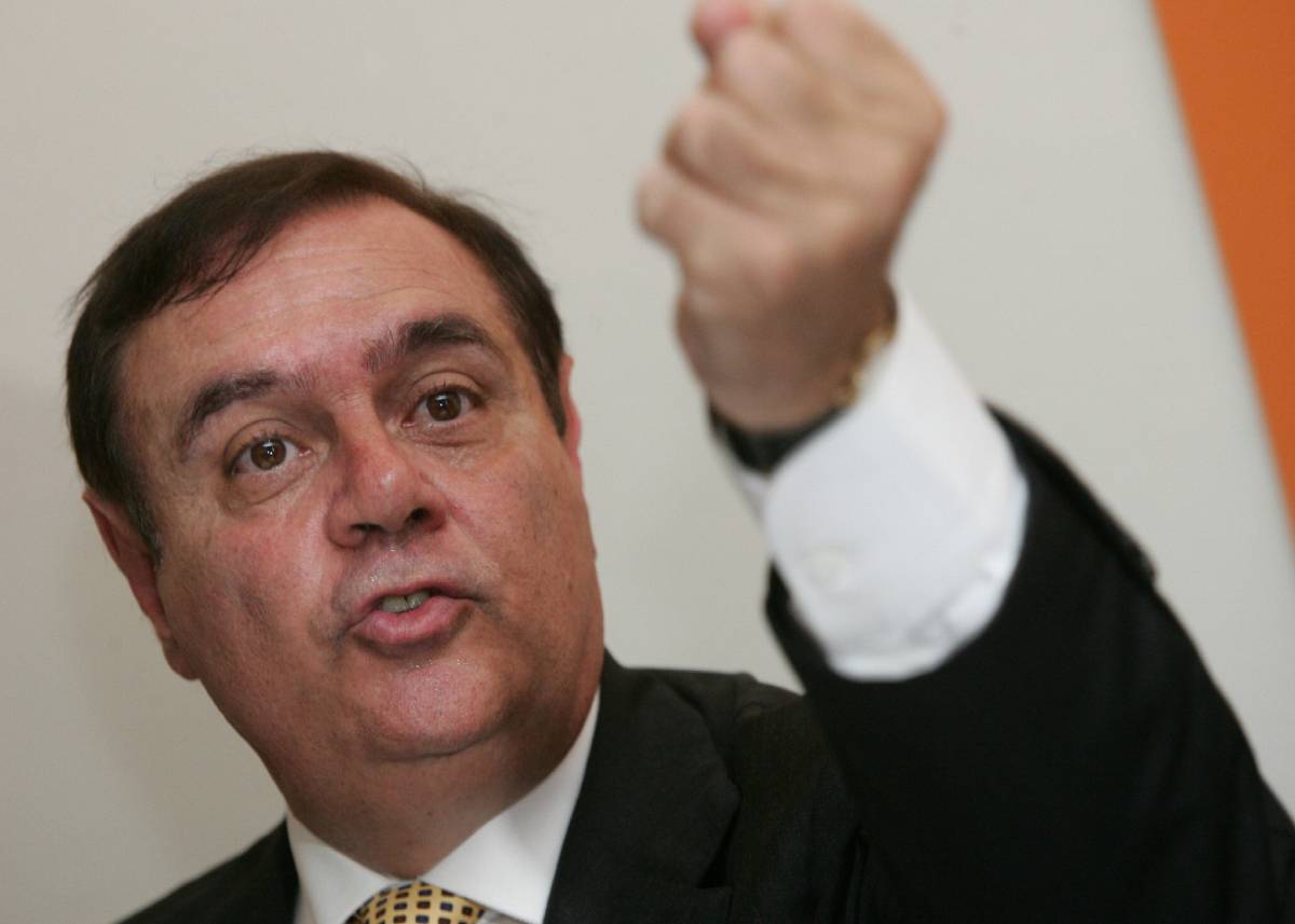 Mastella: "Non ci faremo 
processare sulle piazze"