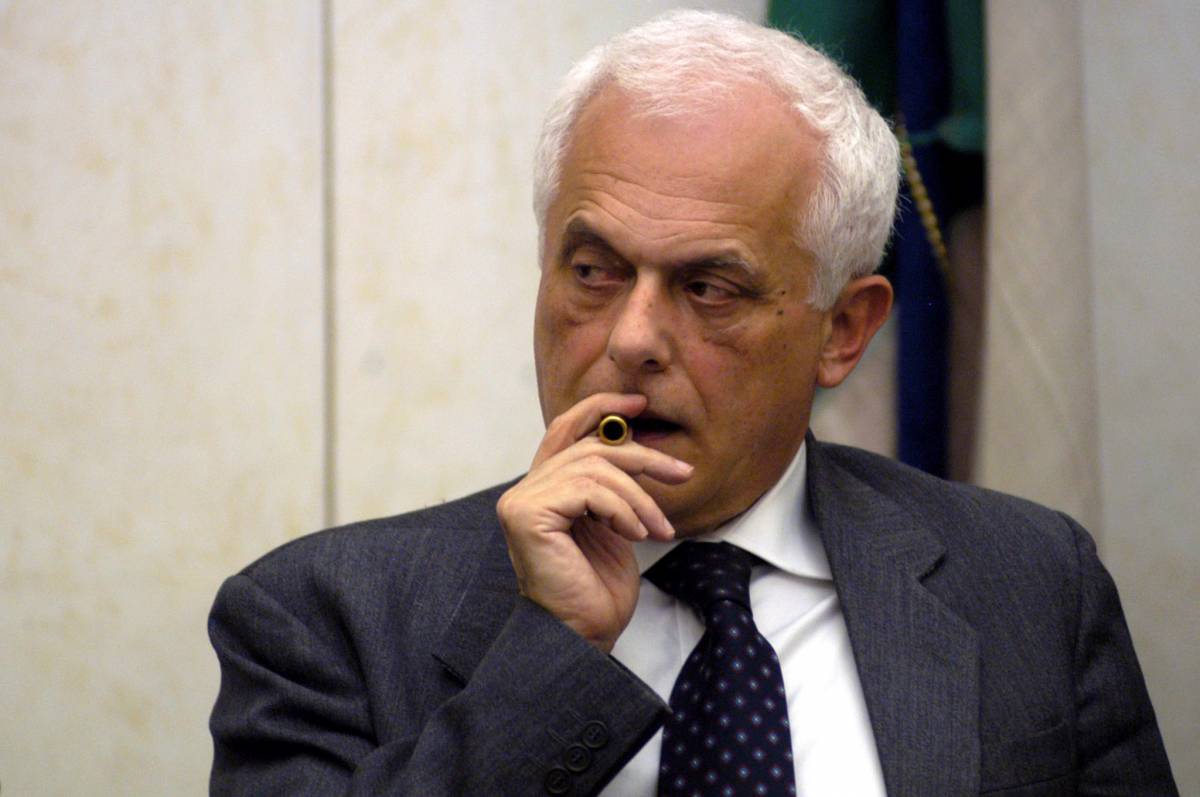 Visco: "L’Italia è in declino"
