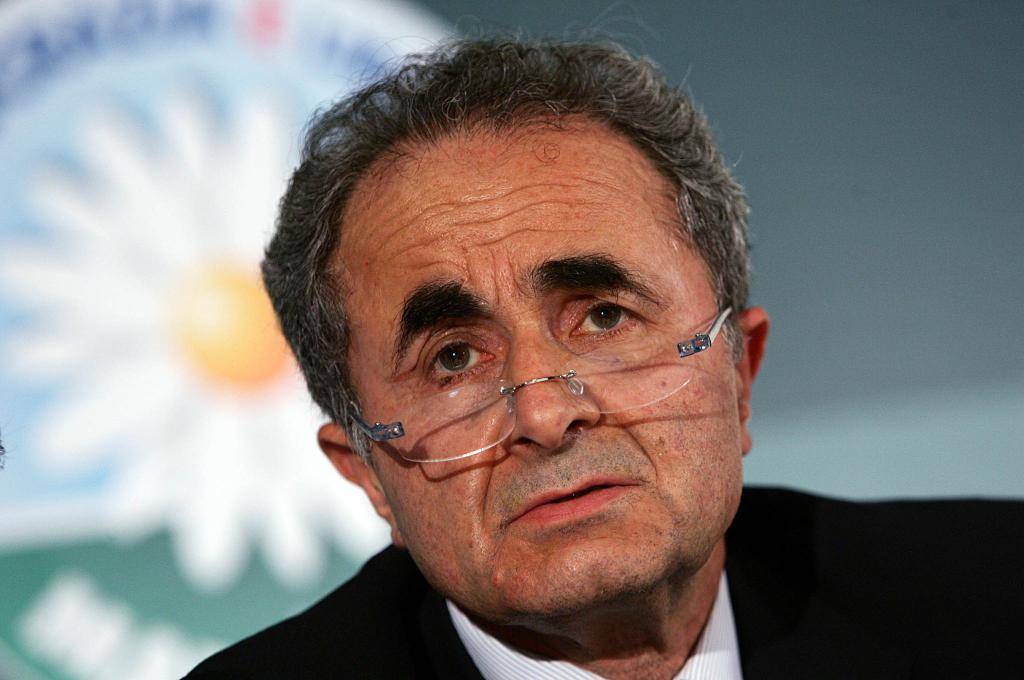 Finanziaria, protesta anche Parisi: 
"Difesa condannata all'inefficienza"