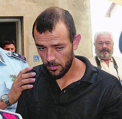 Falcia una giovane: