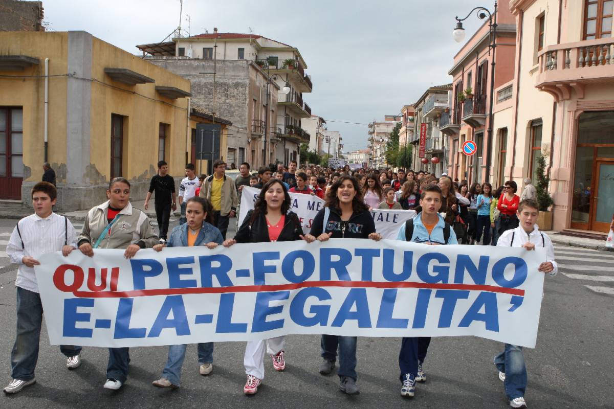 I giovani di Locri in corteo "per Fortugno e la legalità"